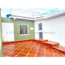 Amplia Y Moderna Casa En Venta Norte De Barquisimeto. Avenida Intercomunal. Urb. Don Aurelio 24-17462 As-a