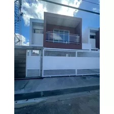 Venta De Casa De Dos Niveles Autopista De San Isidro