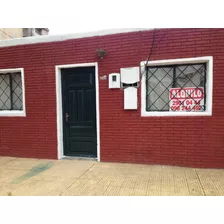 Casa Con Patio Al Frente Y Parrillero.- 21 De Abril Y Avellaneda