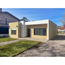 Casa A Estrenar En Médanos De Solymar, Padrón Único!