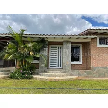 Cliff Livingston Asesor Inmobiliario Rent-a-house Vende Hermosa, Amplia Y Cómoda Finca. Ubicada En Safari Country Club Carabobo Cod: 23-2387