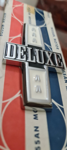 Emblema Datsun 510 Deluxe  Foto 2