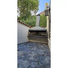 Alquilo Excelente Residencia Para Fin Comercial O Vivienda, 5 Dormitorios, 4 Baños, 2 Patios, Parrillero, Cochera Y Más, Acepta Depósito De Garantía, Parque Batlle.