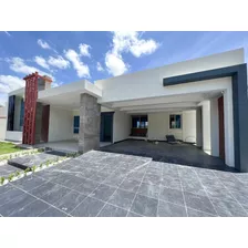 Exclusiva Casa Con Piscina En El Proyecto Cerrado Llanos Gurabo