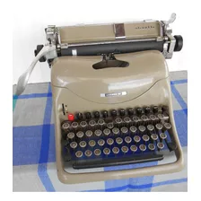 Vieja Maquina De Escribir Olivetti / Para Exhibición