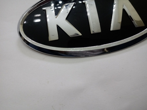 Emblema Kia 86318-2g000 Trasero Original Usado  Foto 2