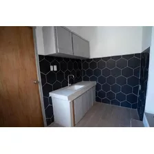 Alquilo Impecable Apartamento Tipo Casa, 2 Dormitorios Y Patio De Uso Exclusivo, Sin Gastos Comunes, Próximo A Antel Arena.