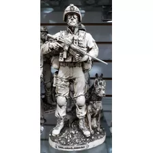 Soldado Con Un Perro Figura 
