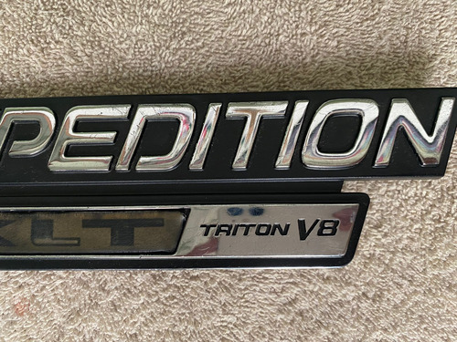 Emblema Ford Expedition Xlt Triton V8 Original Foto 6