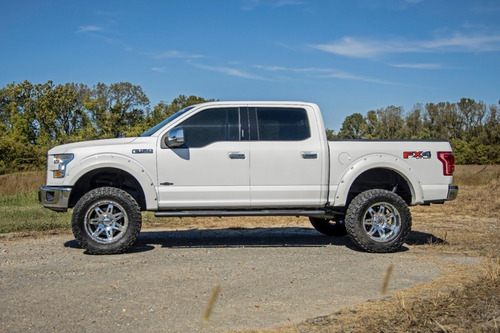 Estribos Con Pisada Rough Country Ford F-150 2015-2022 Foto 9