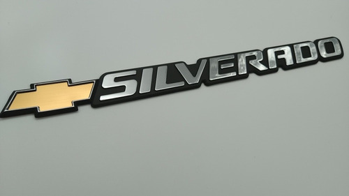 Chevrolet Silverado Emblema Puerta Trasera Foto 3