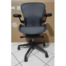 Cadeira Herman Miller New Aeron Ano 2018