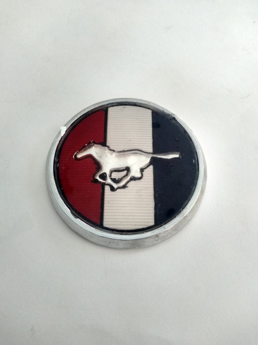 Emblema De Ford Mustang Chapetn De Cofre Foto 3