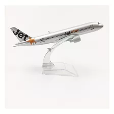 Avión A Escala 1:400 Airbus A320. Jet Star. (16 Cms.)