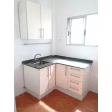 Pocitos; Sobre F. Araucho, Amplio Apartamento De 2 Dormitorios 