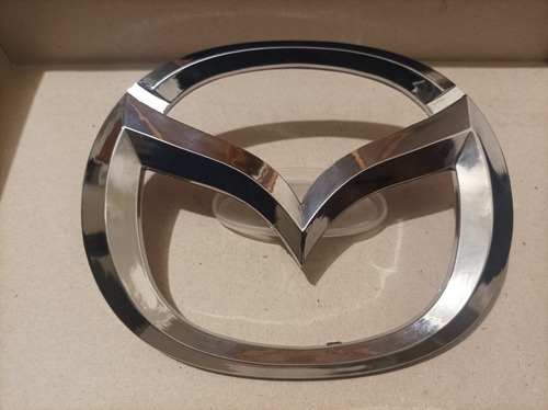 Emblema Central Rejilla Mazda  Foto 4