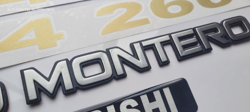 Montero Mitsubishi 2600 Set De Emblemas Y Calcomanias Dorado Foto 4