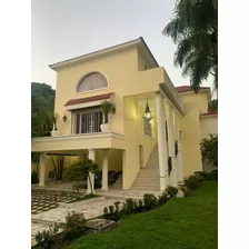 Vendo Casa En Altos De Arroyo Hondo 3, Hermosa Casa Familiar