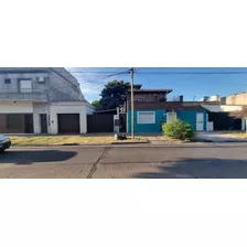 En Venta En Caseros Casa Al Fondo Sobre Lote De 82m2; Consta De Una Propiedad Premoldeada. Finnacia El Dueño F: 9453