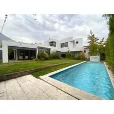 Linda Casa En Condominio. A. Casanova 4d+6b Cod. 40957.