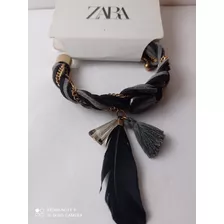 Pulsera De Cuero Trensado Con Pluma Y Dijes Zara Original.