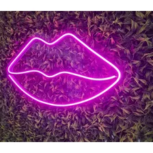 Painel Neon Led Kiss Beijo Boca Iluminação Roxa 70cm X34cm 