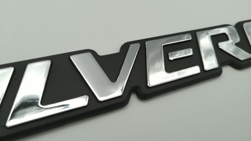 Chevrolet Silverado Emblema Puerta Trasera Foto 6