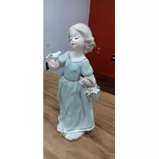 Linda Boneca Em Porcelana 