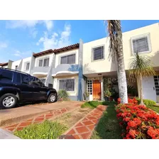 Rah Lara Vende Mplia Y Excelente Casa Duplex, Con Ubicación Estratégica En La Av Intercomunal Cabudare-barquisimeto