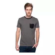 Camiseta Preta Masculina Em Malha Aveludada Com Bolso