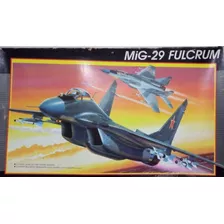 Mikoyan Gurevich Mig-29 Fulcrum-esc 1/48 Monogram-leer Bien-