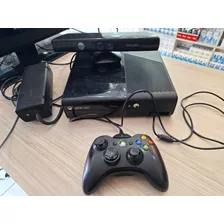 Microsoft Xbox 360 E Super Slim + Kinect Bloqueado 2015 4gb Standard Cor Preto