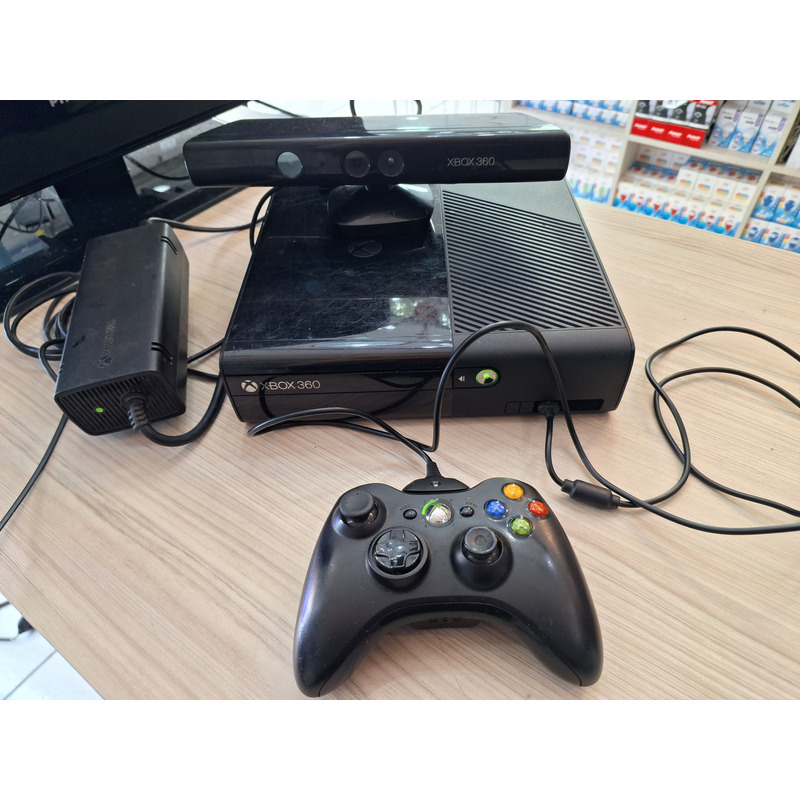 Microsoft Xbox 360 Super Slim 4GB Standard cor preto