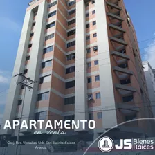 En Venta Amplio Y Comodo Apartamento Ubicado En Urb.san Jacinto, 18js