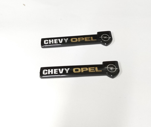 Par De Emblemas Laterales Chevy Opel Negro/dorado Foto 2
