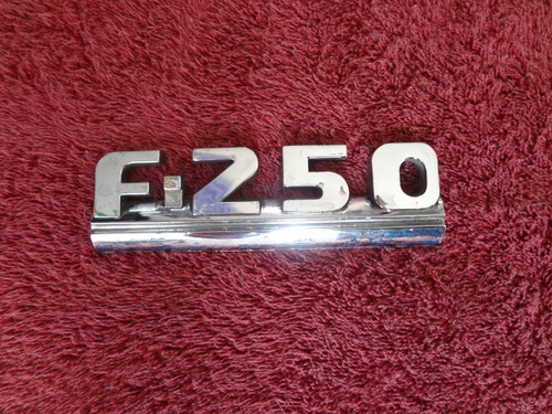 Emblema F-250 Metalico 13 Cm De Ancho Por 4.3 Cm De Alto Foto 3