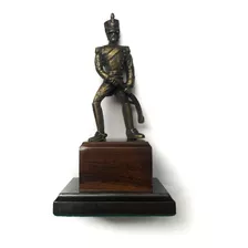 Estatuilla Sargento Cabral 