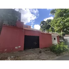 Venta De Potencial Casa - Quinta Ubicada En La Urbanización Montalban I. Fr