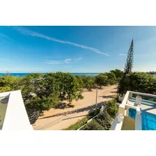 Fascinante Apartamento Con Terraza Privada Y Vista Al Mar De Venta Frente A Playa Costambar!