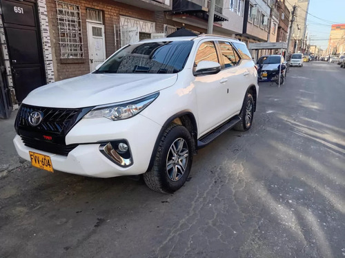 Tapetes Logo Toyota Fortuner 2.4 Disel 4x2 At 2019 Foto 4