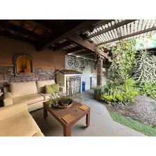 Vendo Casa Con Excelente Ubicación En Antigua Guatemala 