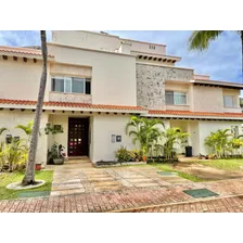 Casa En Renta, 3 Recámaras, Amueblada, Frente Canal, Isla Marina, Isla Dorada, Cancún