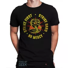 Camiseta Cobra Kai Strike First Camisa Karate Kid Filme Geek