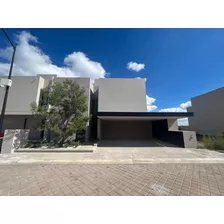 Casa En Venta En Lomas Del Campanario Norte, Santa Oliva, Querétaro, Querétaro.