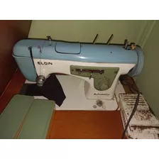 Vendo Maquina De Coser Con Mueble.