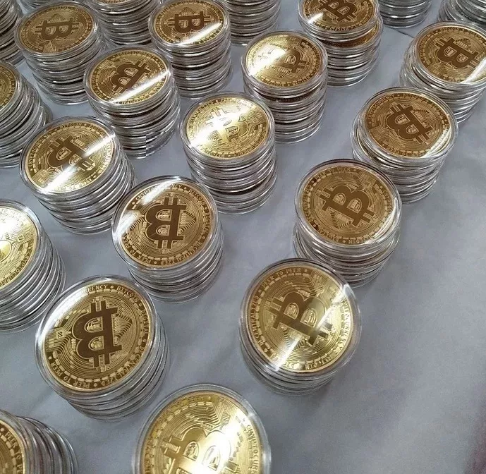 10 Moedas Bitcoin Física Ouro  Edição Comemorativa