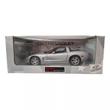 Miniatura Corvette 1/18 Ut Models 0597 Chevrolet Caixa Prata