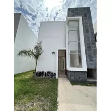 Casa En Venta En Dzitya Con Un Estilo Moderno De 148 M2