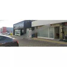Local Comercial En Renta Sobre Bernardo Quintana En Loma Dorada A Un Paso De Los Arcos, Queretaro