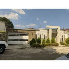 En Venta Casa Remodelada Y Equipada, Ubicada En Urbanización Trigal Norte En Calle Cerrada, Valencia Estado Carabobo Venezuela Emer.